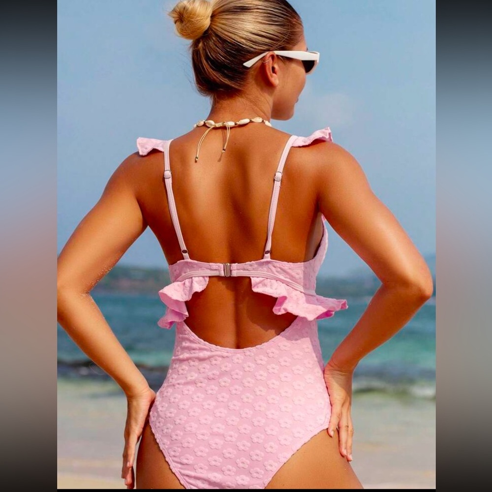 NEW Chic Pink Ruffled Swimsuit - Picture 3 of 6